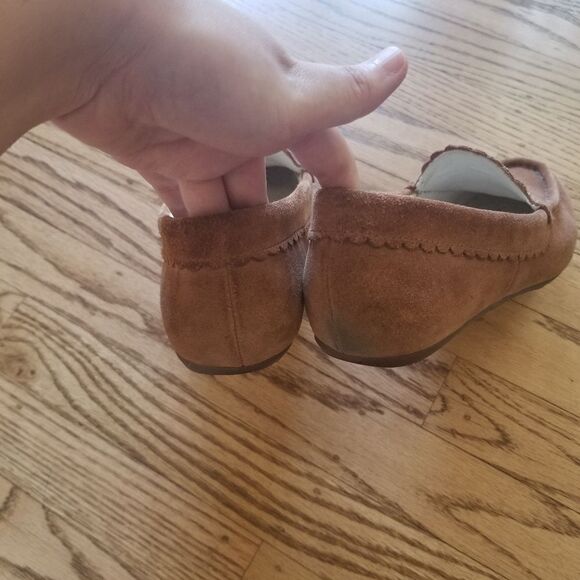 Vionic Leather Shoes  - Picture 6 of 7